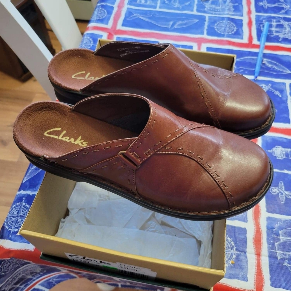 Clarks Leather Mink Chance Slides